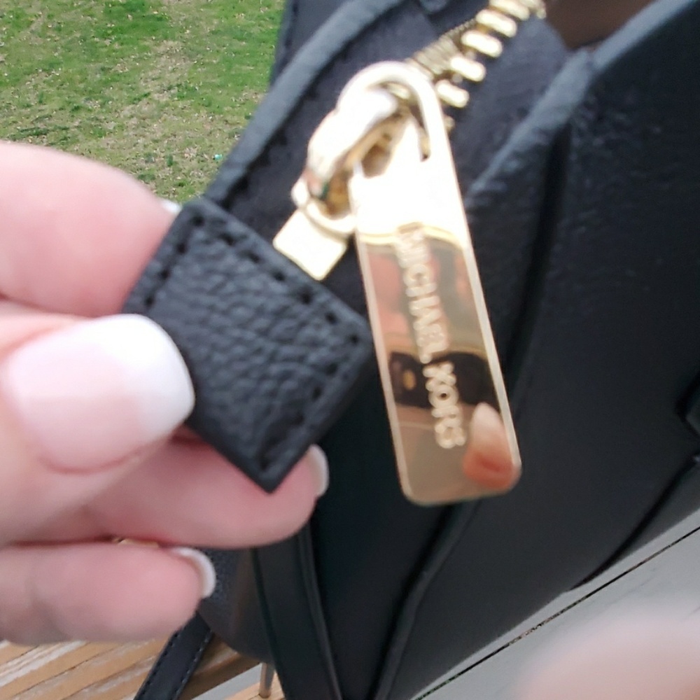 * Like New With Tags * Michael Kors 2 way purse - Picture 5 of 9